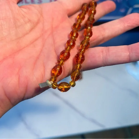 Elegant Amber Beaded Necklace - Picture 7 of 10